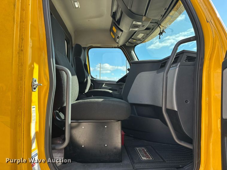 image for item ER4738 2020 Freightliner Cascadia 126 semi truck