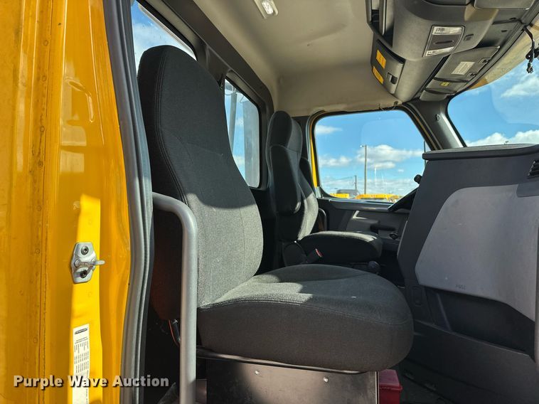 image for item ER4738 2020 Freightliner Cascadia 126 semi truck