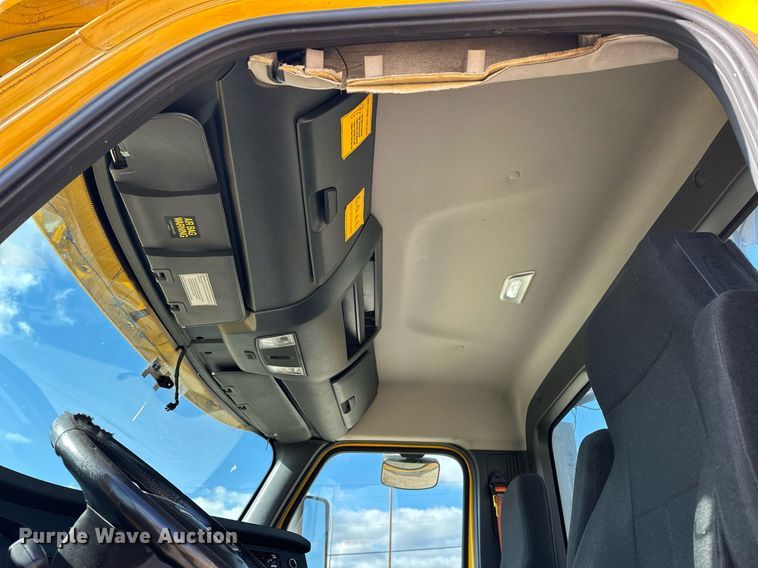 image for item ER4738 2020 Freightliner Cascadia 126 semi truck