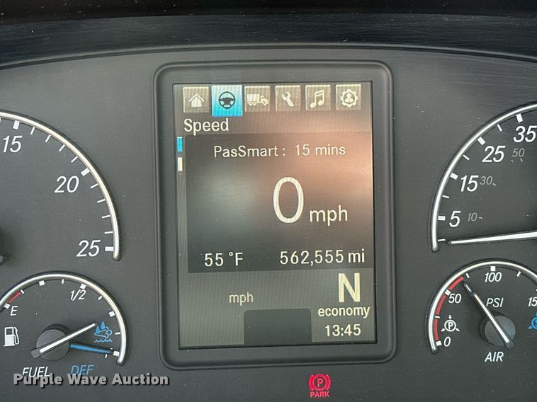 image for item ER4738 2020 Freightliner Cascadia 126 semi truck