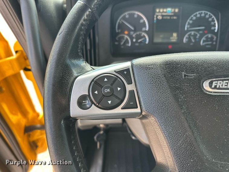 image for item ER4738 2020 Freightliner Cascadia 126 semi truck