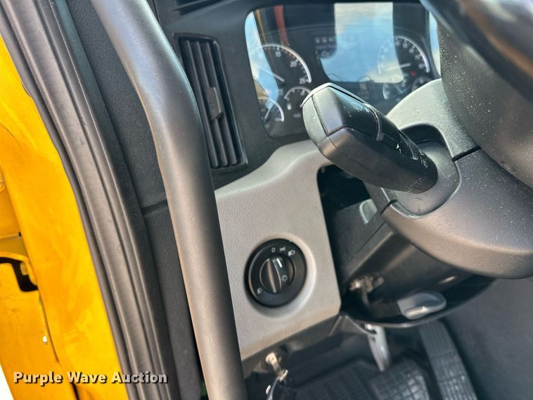 image for item ER4738 2020 Freightliner Cascadia 126 semi truck