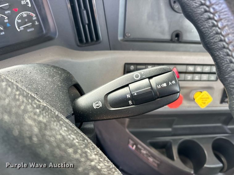 image for item ER4738 2020 Freightliner Cascadia 126 semi truck