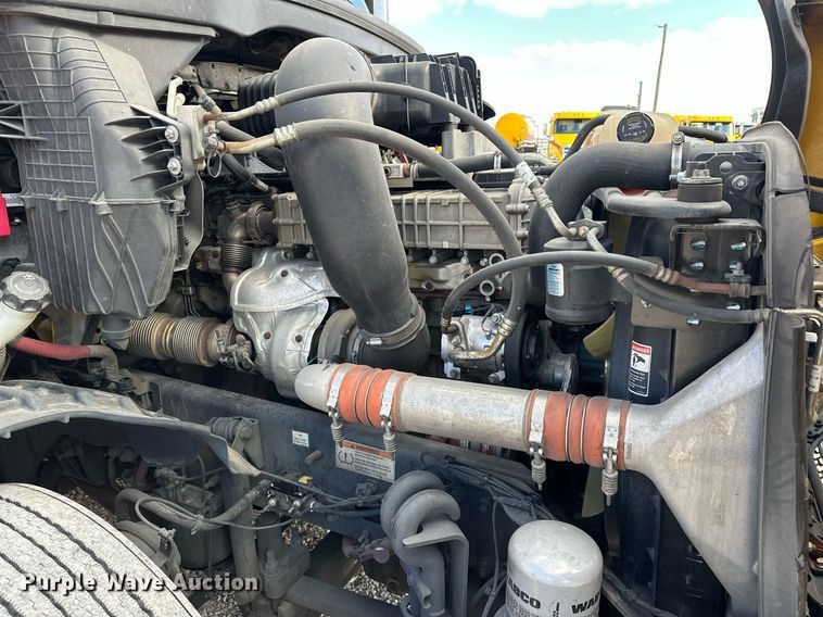 image for item ER4738 2020 Freightliner Cascadia 126 semi truck