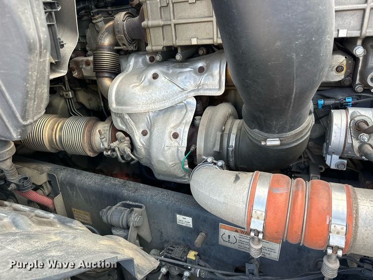 image for item ER4738 2020 Freightliner Cascadia 126 semi truck