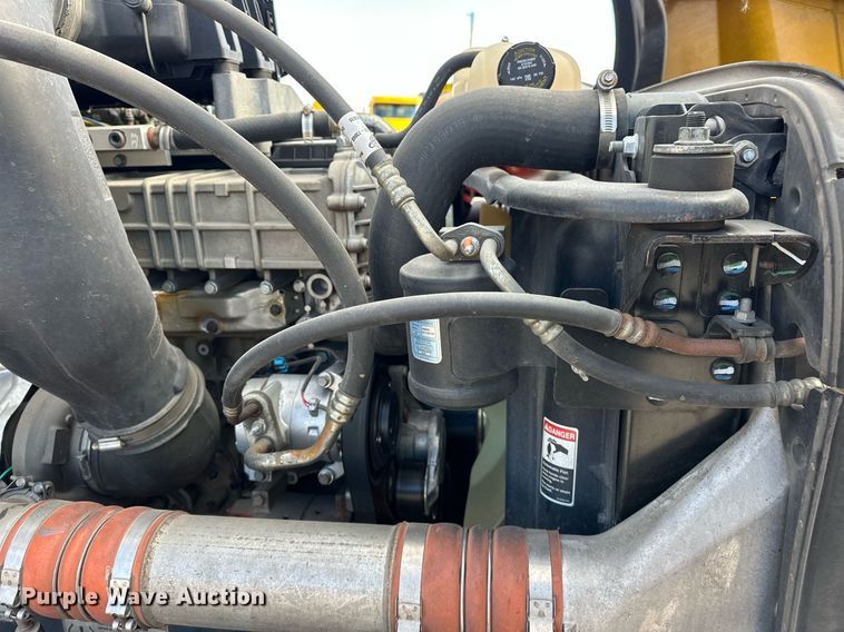 image for item ER4738 2020 Freightliner Cascadia 126 semi truck