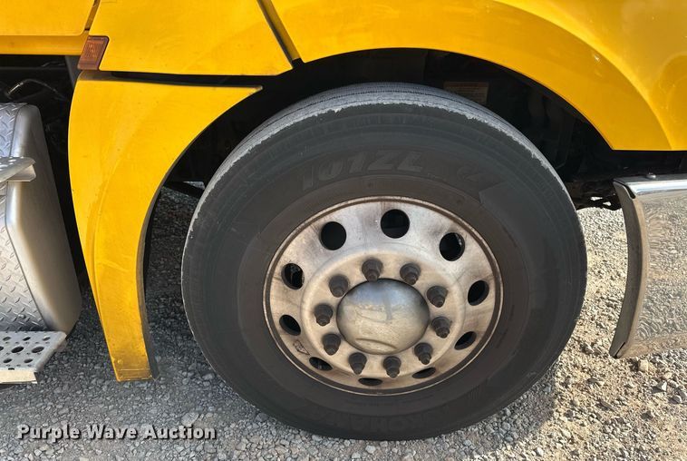 image for item ER4738 2020 Freightliner Cascadia 126 semi truck