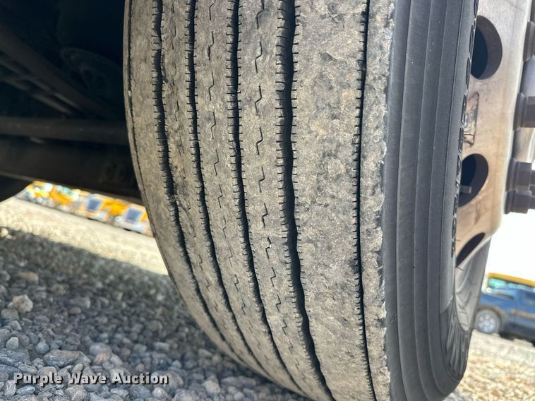 image for item ER4738 2020 Freightliner Cascadia 126 semi truck