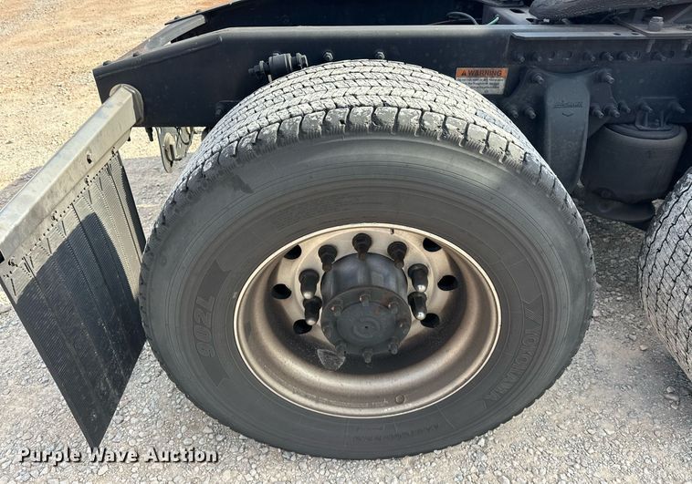 image for item ER4738 2020 Freightliner Cascadia 126 semi truck