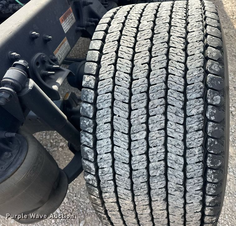 image for item ER4738 2020 Freightliner Cascadia 126 semi truck