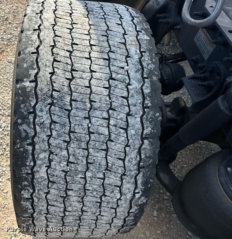 image for item ER4738 2020 Freightliner Cascadia 126 semi truck