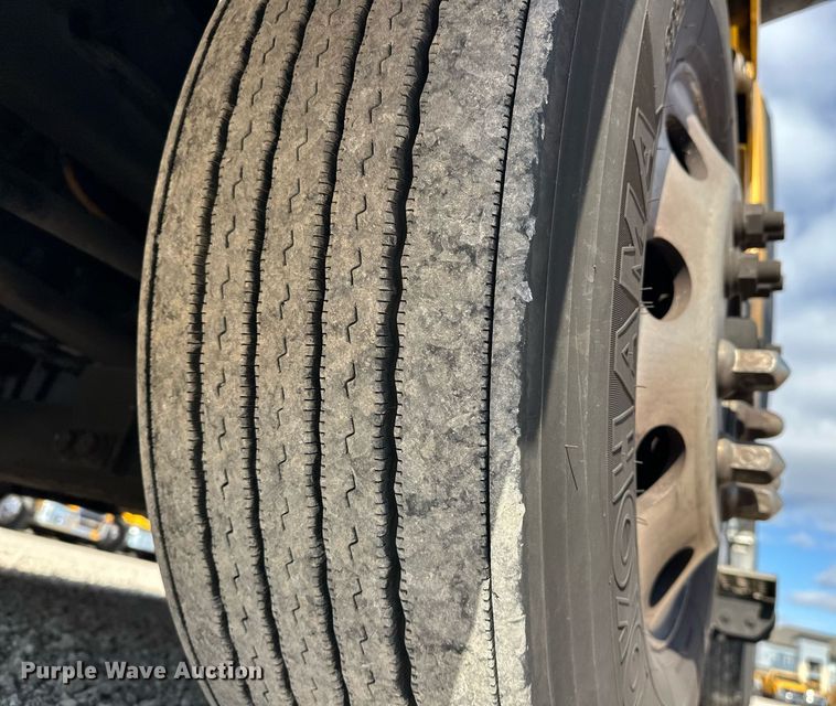 image for item ER4738 2020 Freightliner Cascadia 126 semi truck