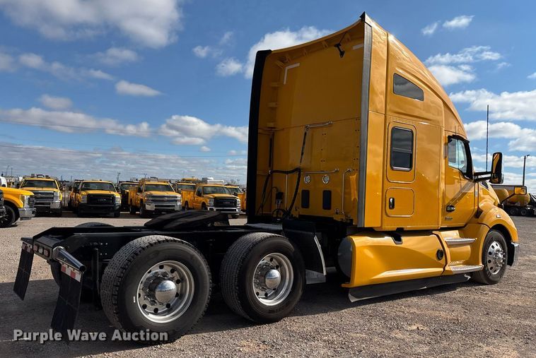 image for item ER4739 2022 Kenworth T680 semi truck