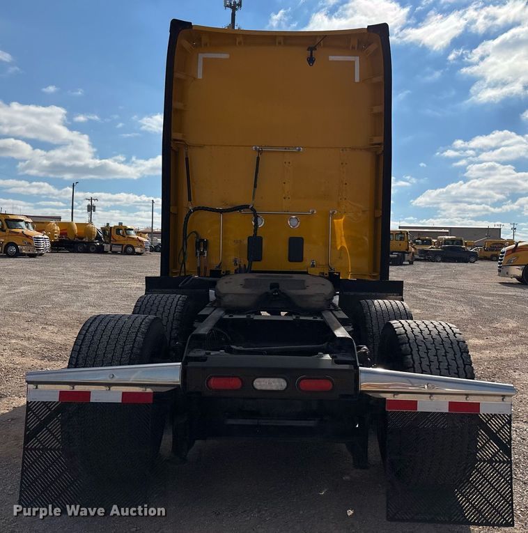 image for item ER4739 2022 Kenworth T680 semi truck