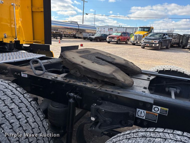 image for item ER4739 2022 Kenworth T680 semi truck