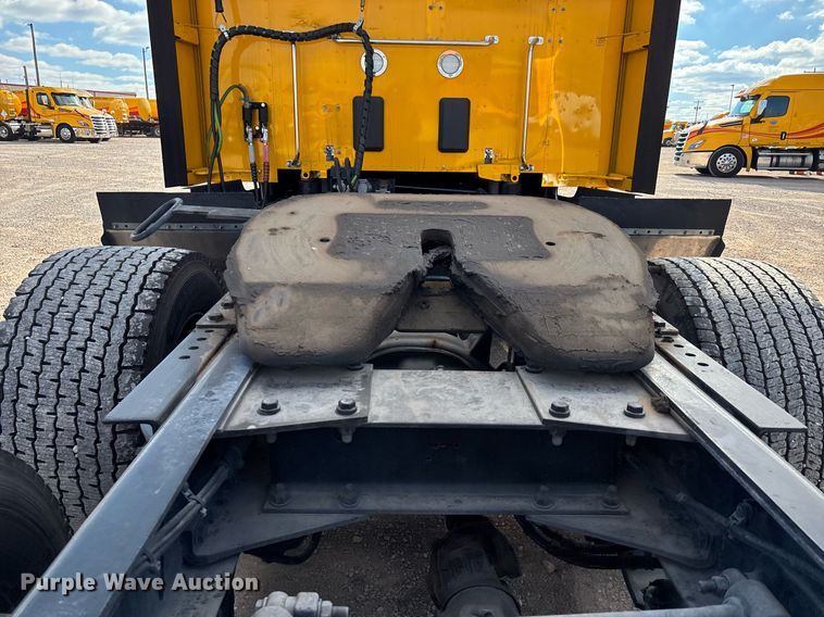 image for item ER4739 2022 Kenworth T680 semi truck