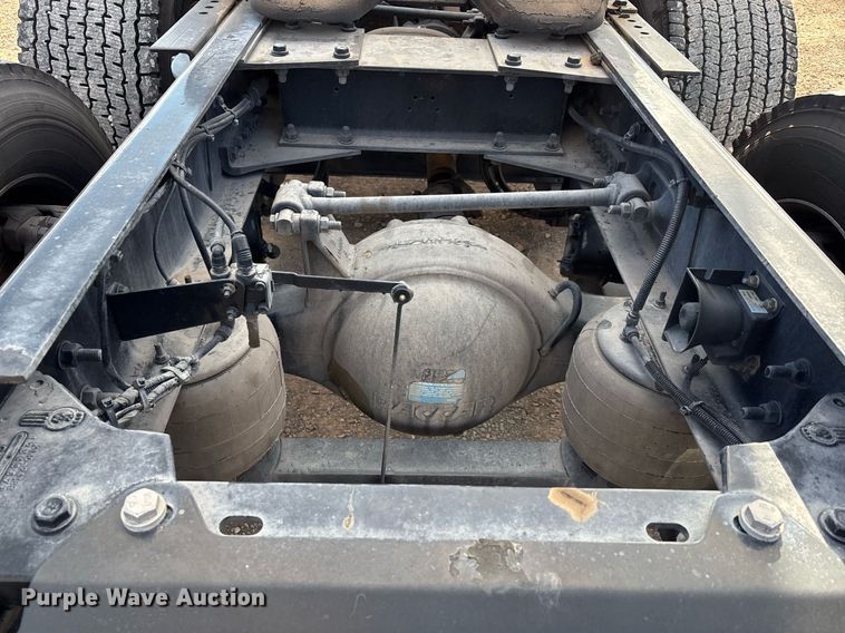 image for item ER4739 2022 Kenworth T680 semi truck