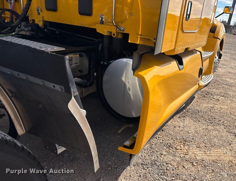 image for item ER4739 2022 Kenworth T680 semi truck