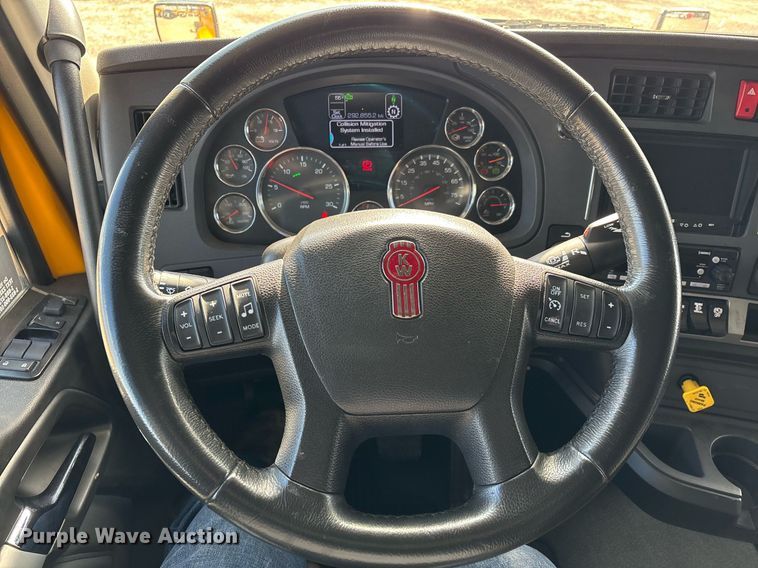 image for item ER4739 2022 Kenworth T680 semi truck