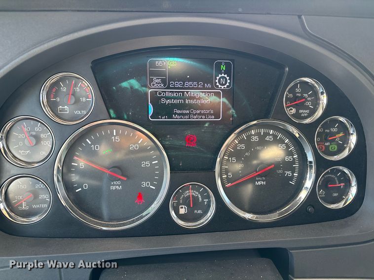 image for item ER4739 2022 Kenworth T680 semi truck