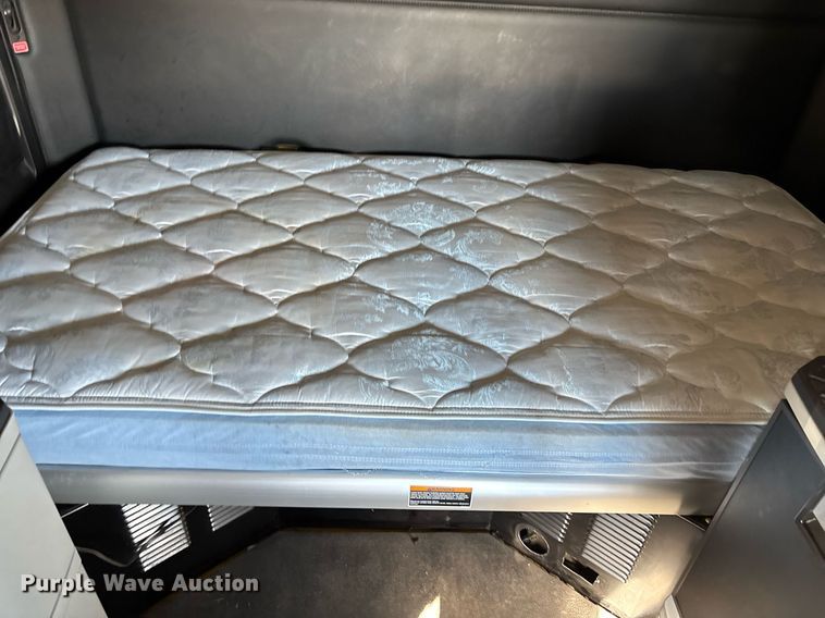 image for item ER4739 2022 Kenworth T680 semi truck