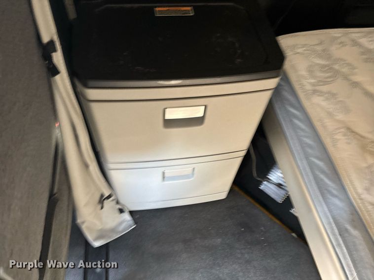 image for item ER4739 2022 Kenworth T680 semi truck