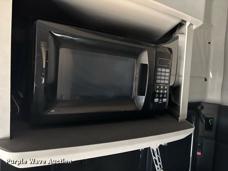 image for item ER4739 2022 Kenworth T680 semi truck