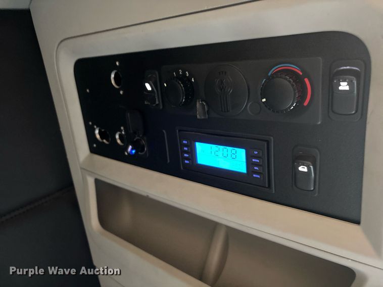 image for item ER4739 2022 Kenworth T680 semi truck