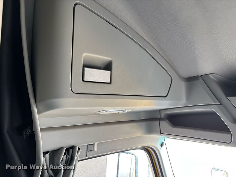 image for item ER4739 2022 Kenworth T680 semi truck