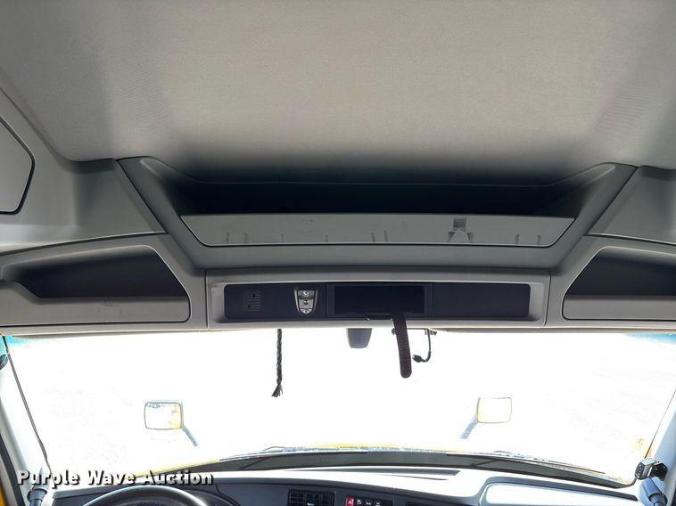 image for item ER4739 2022 Kenworth T680 semi truck