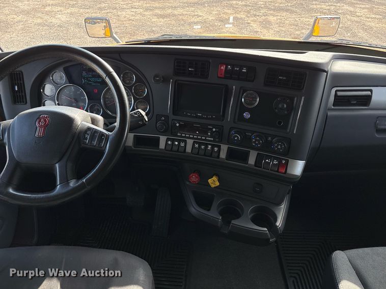 image for item ER4739 2022 Kenworth T680 semi truck