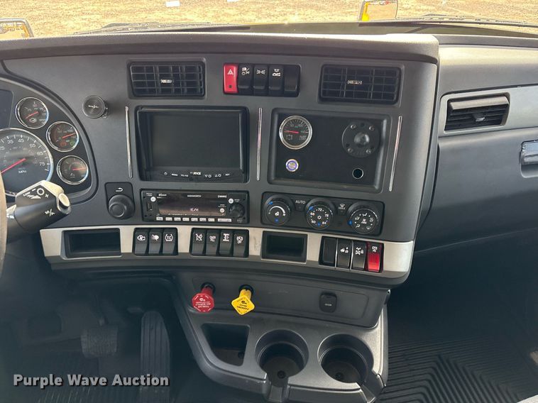 image for item ER4739 2022 Kenworth T680 semi truck