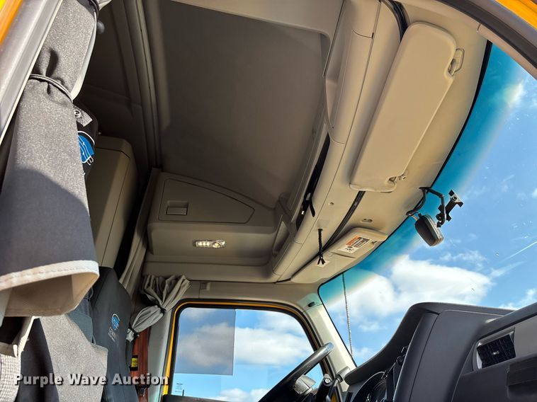 image for item ER4739 2022 Kenworth T680 semi truck