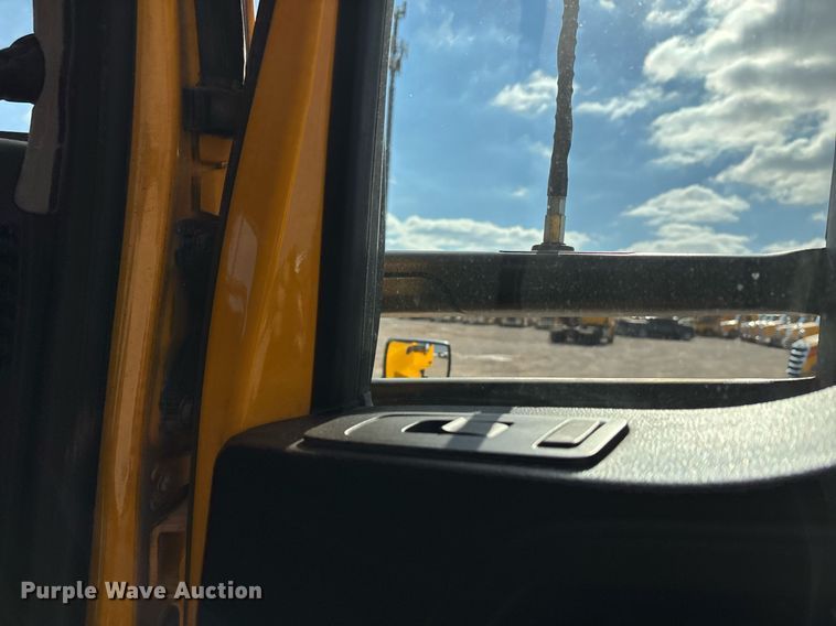 image for item ER4739 2022 Kenworth T680 semi truck