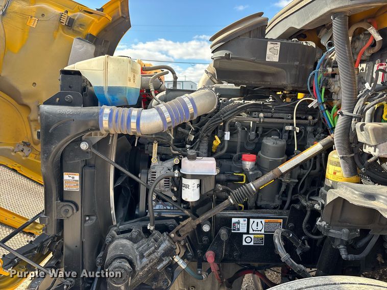 image for item ER4739 2022 Kenworth T680 semi truck