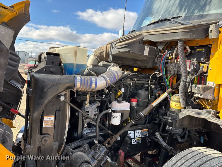 image for item ER4739 2022 Kenworth T680 semi truck