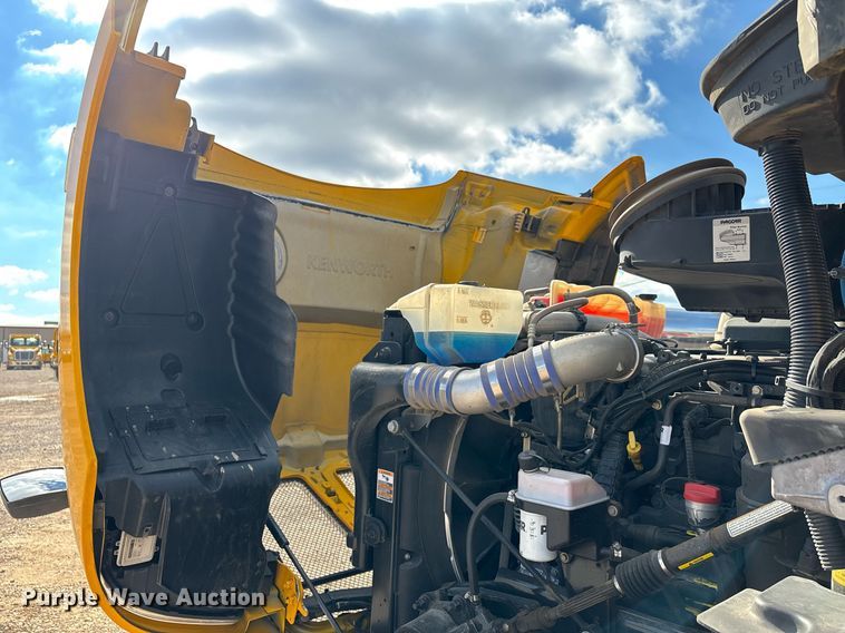 image for item ER4739 2022 Kenworth T680 semi truck