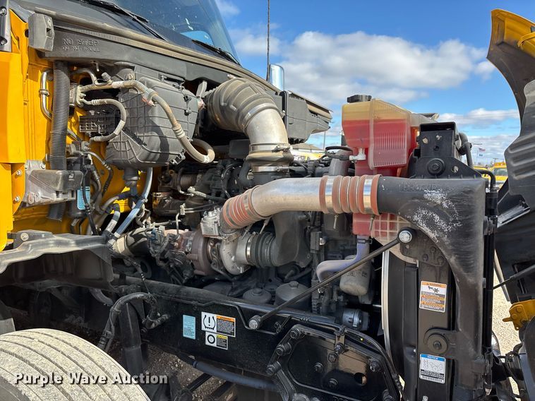 image for item ER4739 2022 Kenworth T680 semi truck