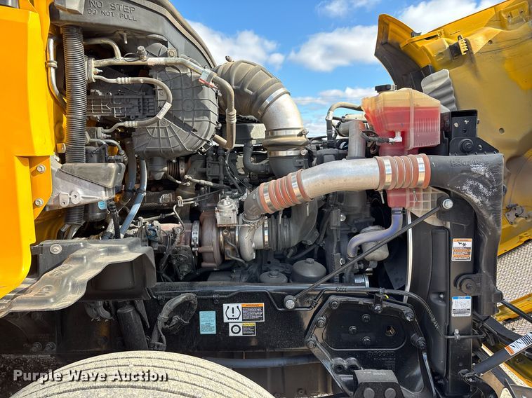 image for item ER4739 2022 Kenworth T680 semi truck