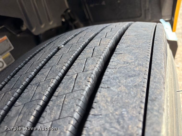 image for item ER4739 2022 Kenworth T680 semi truck