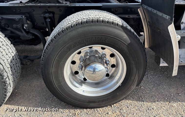 image for item ER4739 2022 Kenworth T680 semi truck