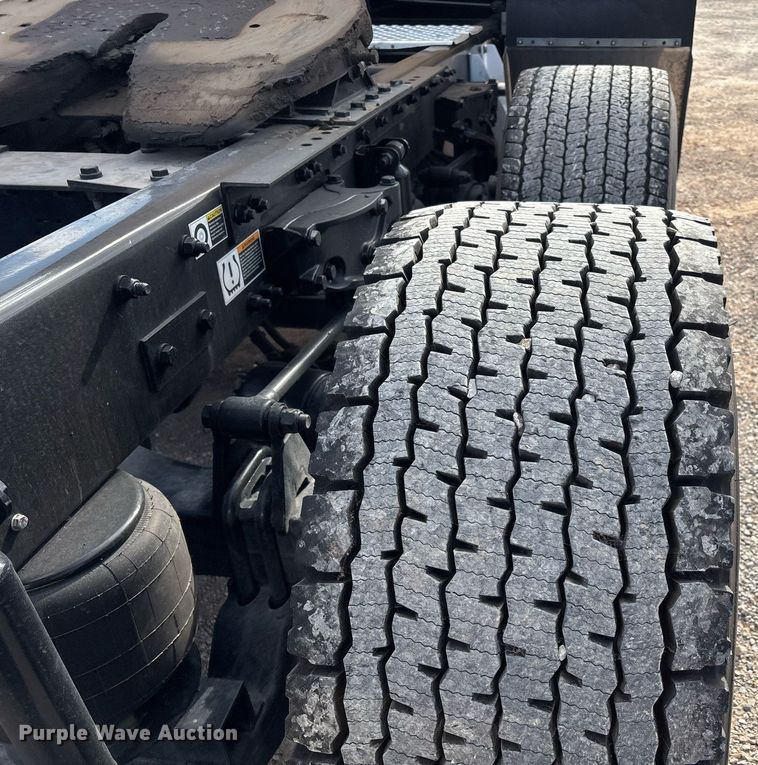 image for item ER4739 2022 Kenworth T680 semi truck