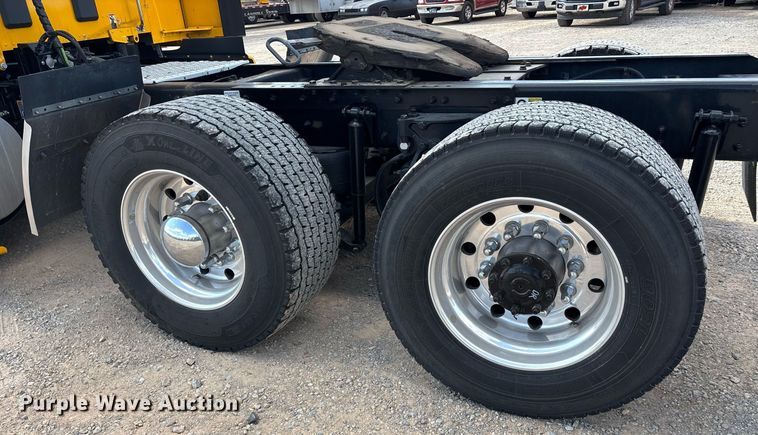 image for item ER4739 2022 Kenworth T680 semi truck