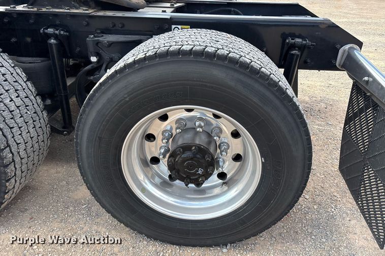 image for item ER4739 2022 Kenworth T680 semi truck