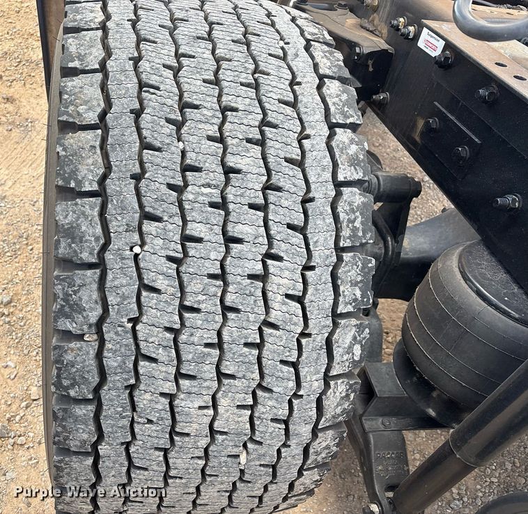 image for item ER4739 2022 Kenworth T680 semi truck