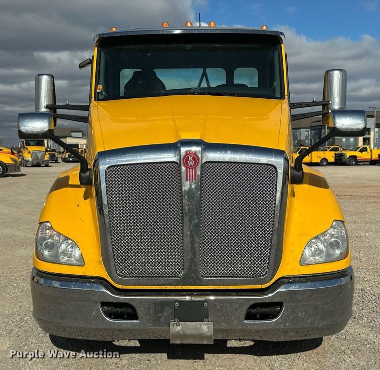 image for item ER4741 2020 Kenworth T680 semi truck