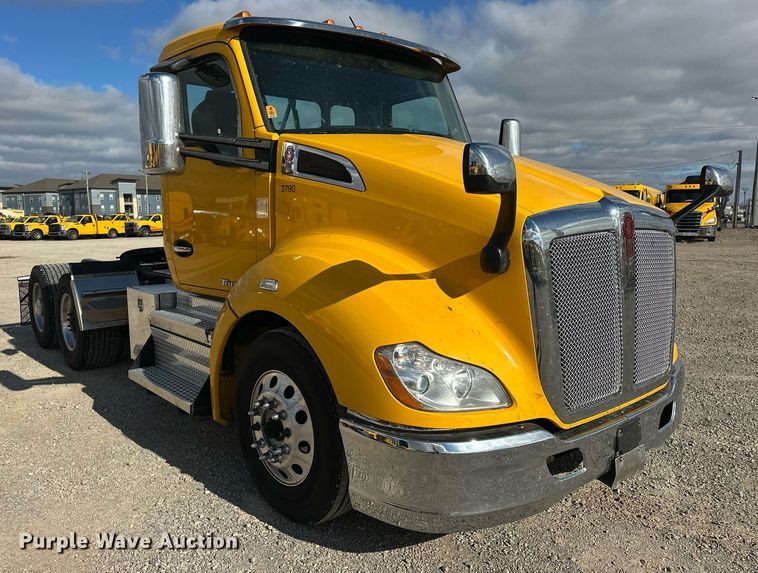 image for item ER4741 2020 Kenworth T680 semi truck