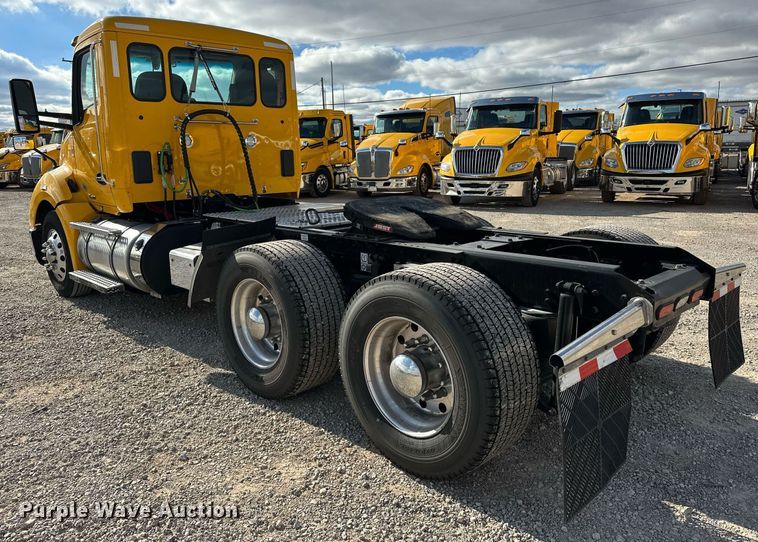 image for item ER4741 2020 Kenworth T680 semi truck