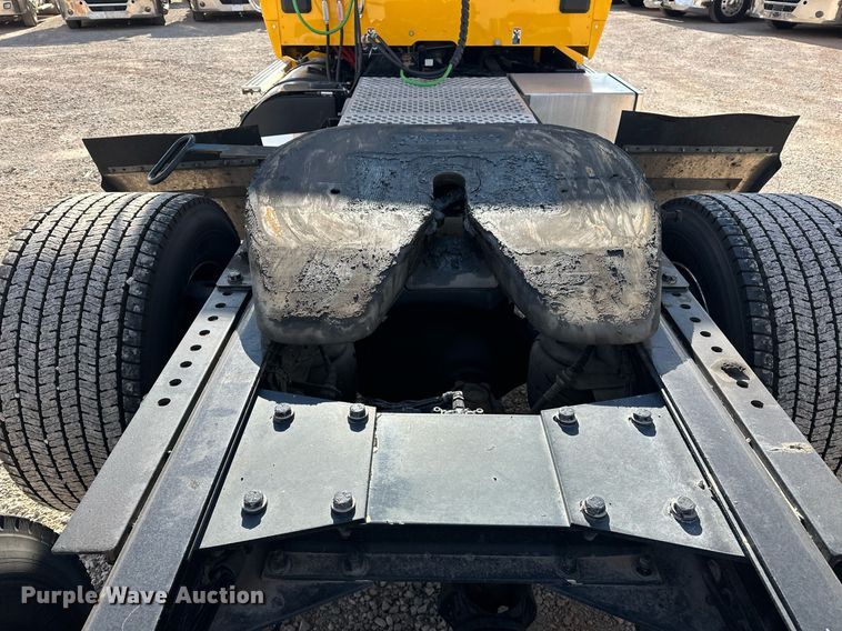 image for item ER4741 2020 Kenworth T680 semi truck