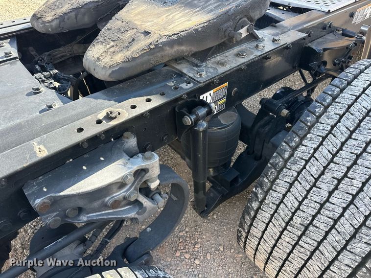 image for item ER4741 2020 Kenworth T680 semi truck